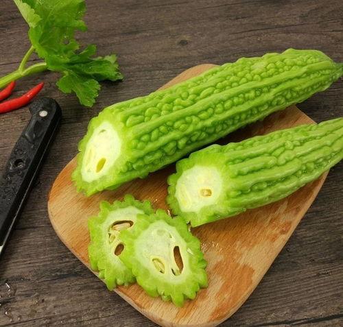 抖音网红水产美人吃瓜,吃瓜姿势解锁美食新境界
